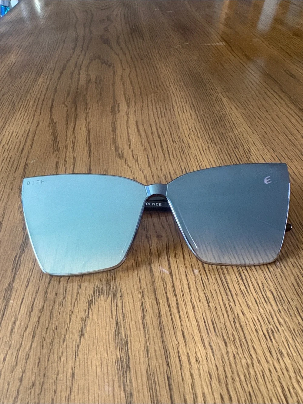 Diff Eyewear Women's Black Gradient Butterfly Sunglasses